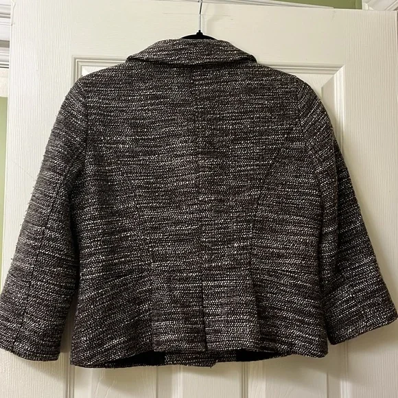 Beautiful jacket. - Picture 2 of 9